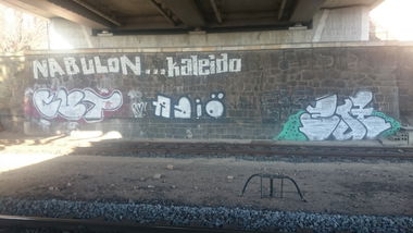 Graffiti Bombing in Dresden - Photo by cheesy - nabulon, kaleido, cut