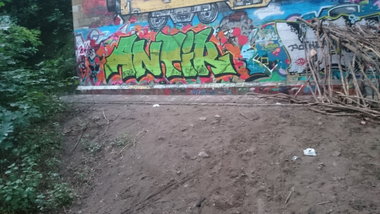 Graffiti Wall in Dresden - Photo by cheesy - antik