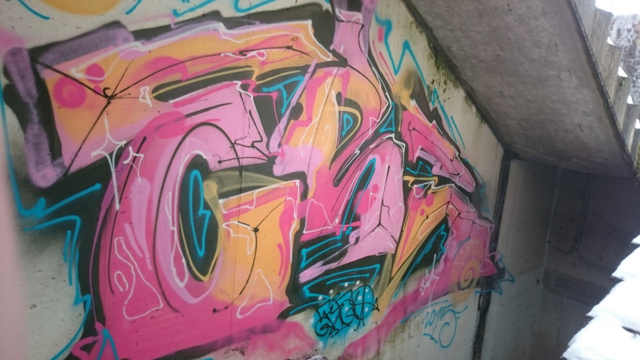 Graffiti Wall in Dresden - Photo by cheesy - Erg, ergo