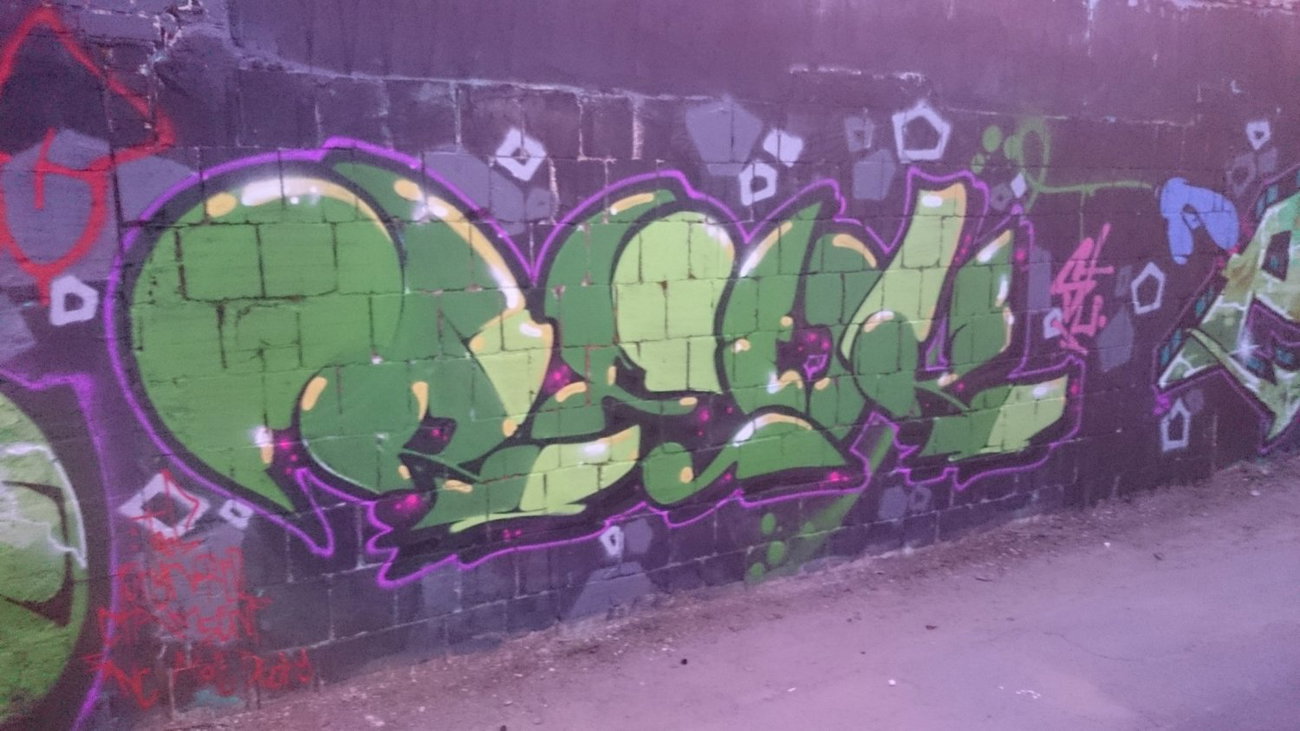 Graffiti Wall in Dresden - Photo by cheesy - reok