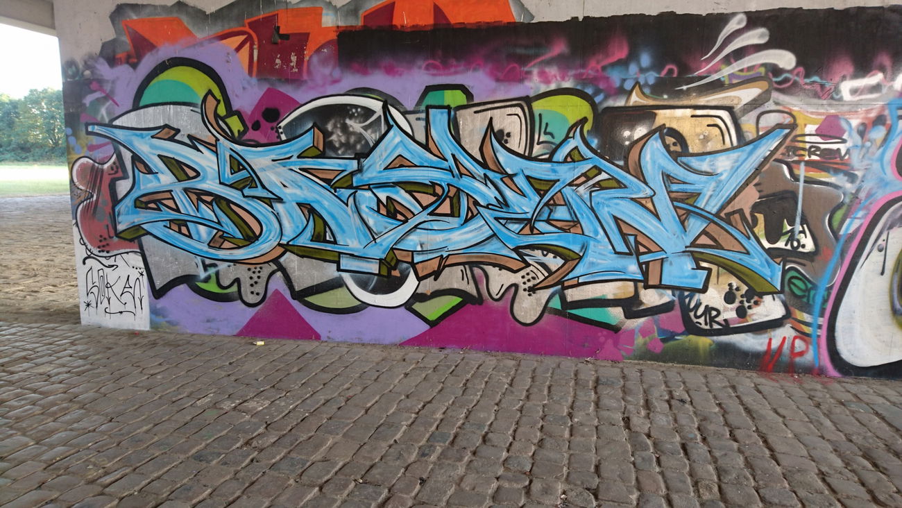 Graffiti Wall in Dresden - Photo by cheesy - Bäsen