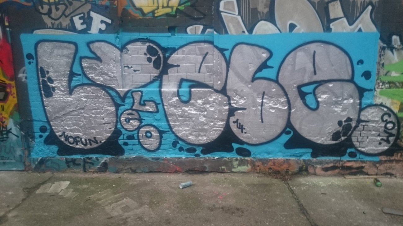 Graffiti Wall in Dresden - Photo by cheesy - liebe