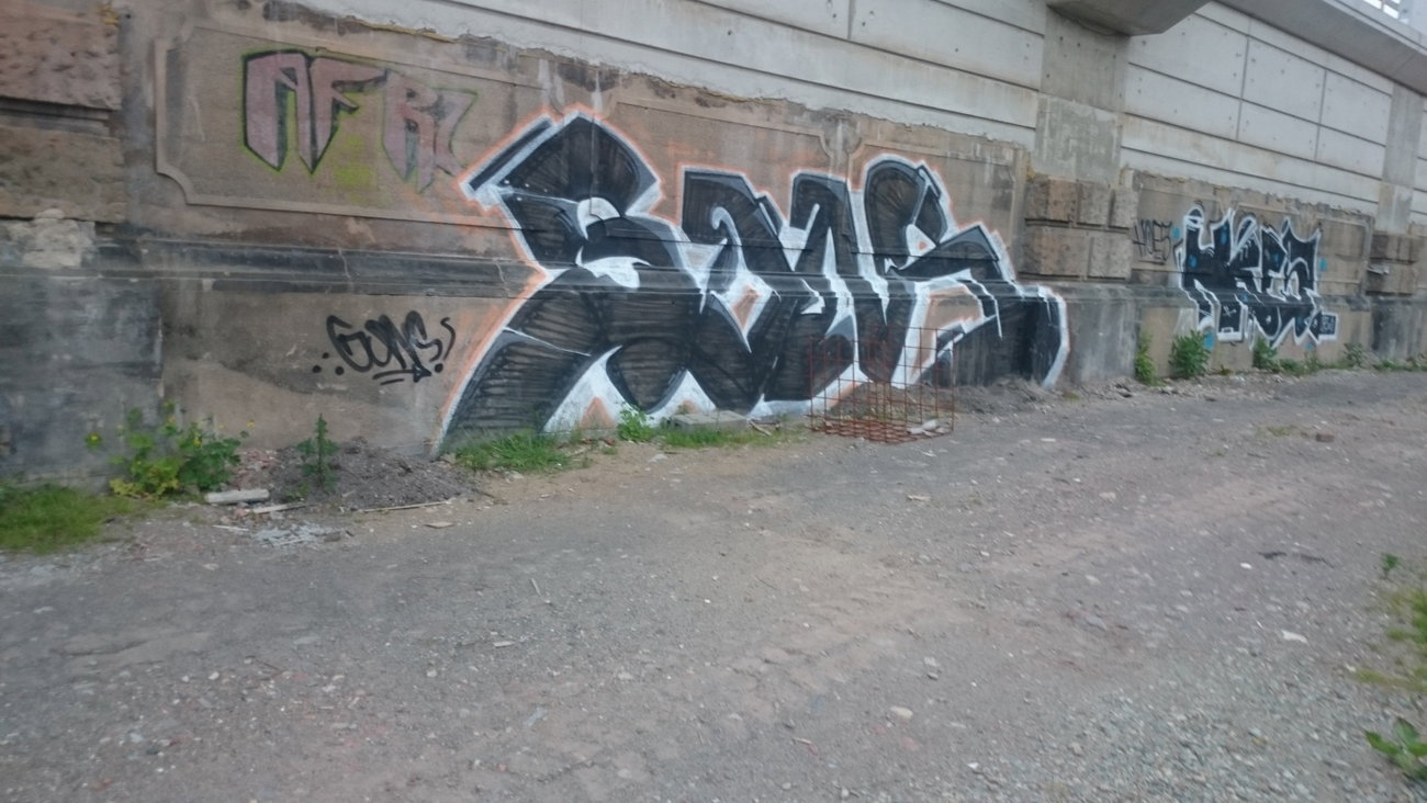 Graffiti Wall in Dresden - Photo by cheesy - gons