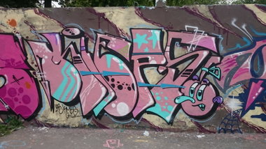 Graffiti Wall in Dresden - Photo by cheesy - Kieps