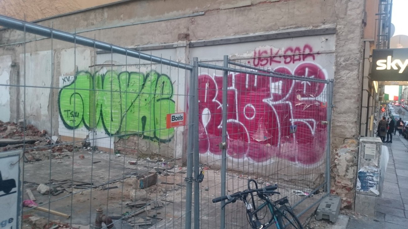 Graffiti Wall in Dresden - Photo by cheesy - novae, rewis