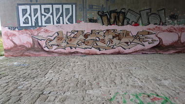 Graffiti Wall in Dresden - Photo by cheesy - Leben