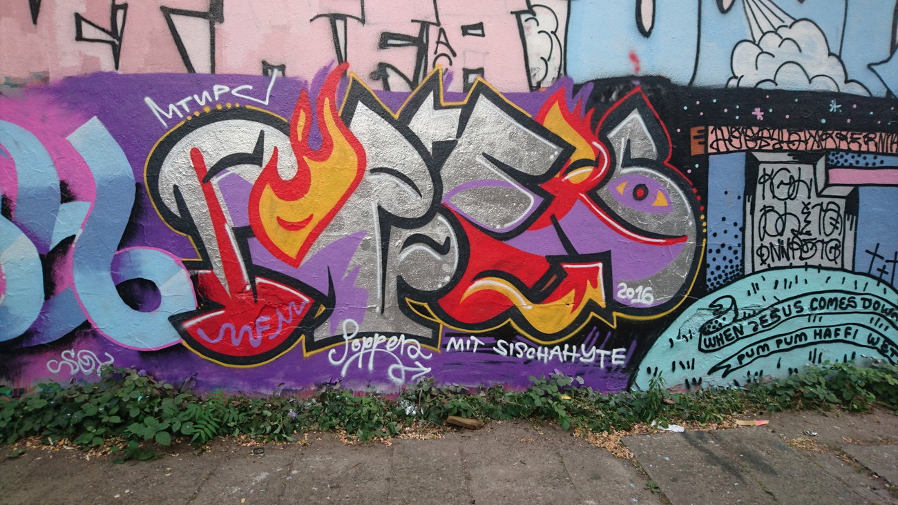Graffiti Wall - Photo by cheesy