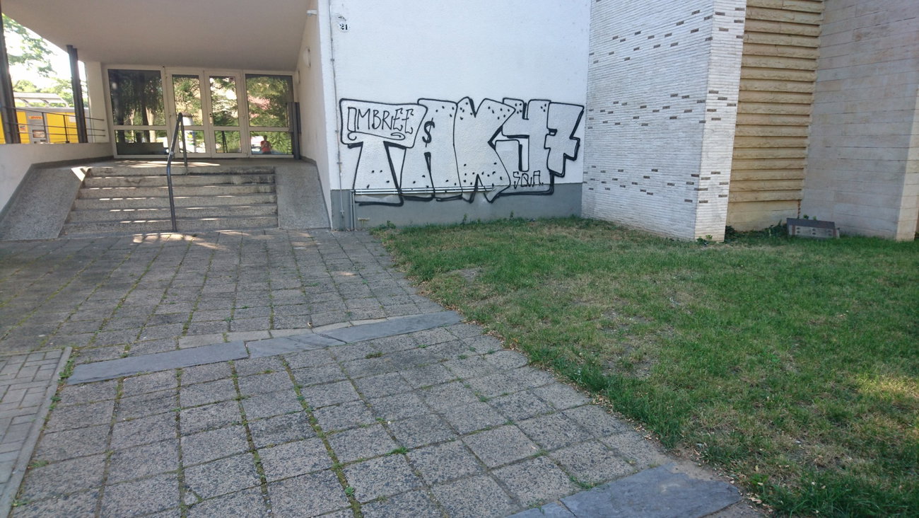 Graffiti in Dresden - Photo by cheesy - Taxi, taxy, sqa