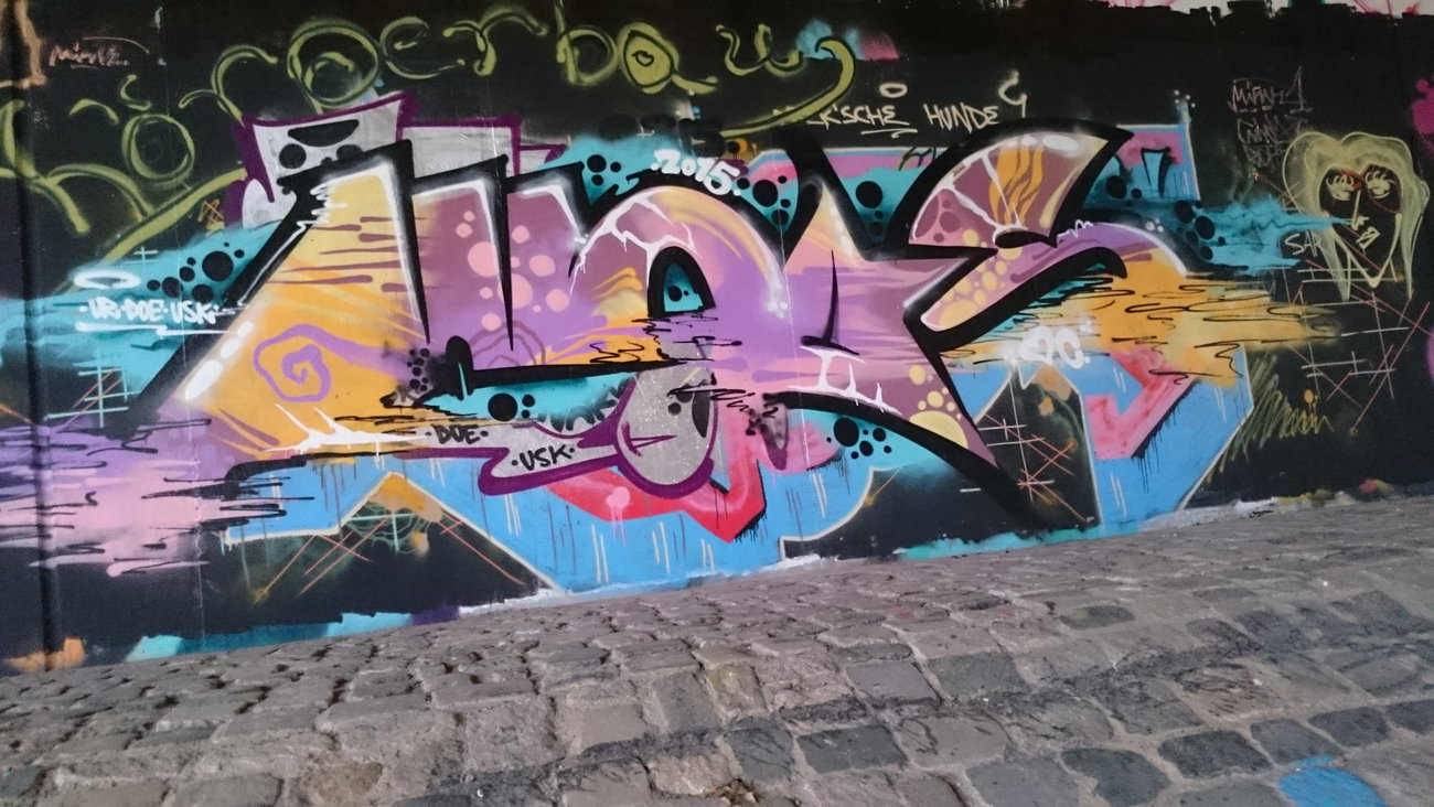 Graffiti Wall - Photo by cheesy - Woas