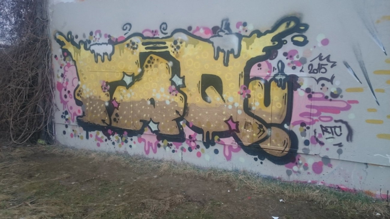Graffiti Wall in Dresden - Photo by cheesy - faq, u