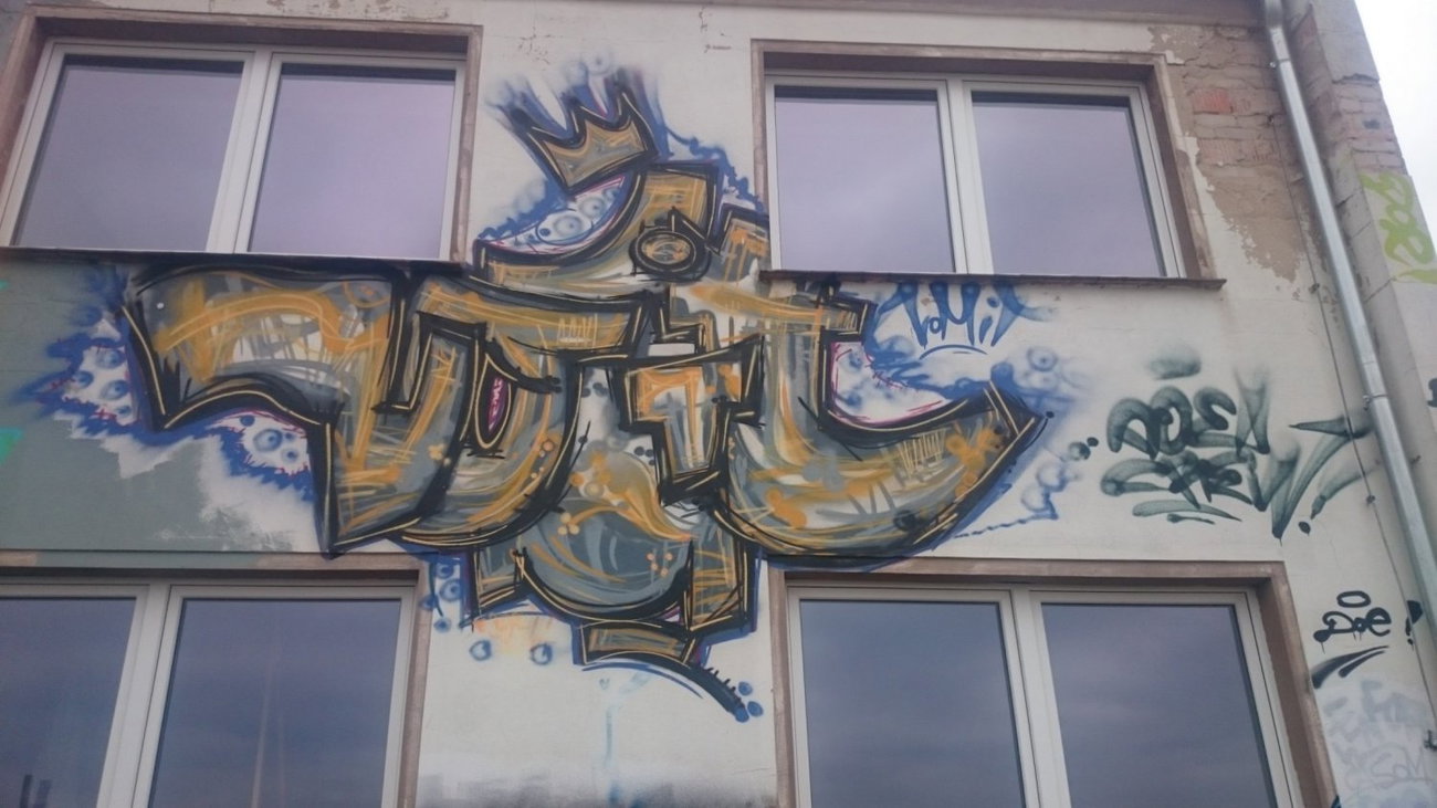 Graffiti Wall in Dresden - Photo by cheesy - vomit