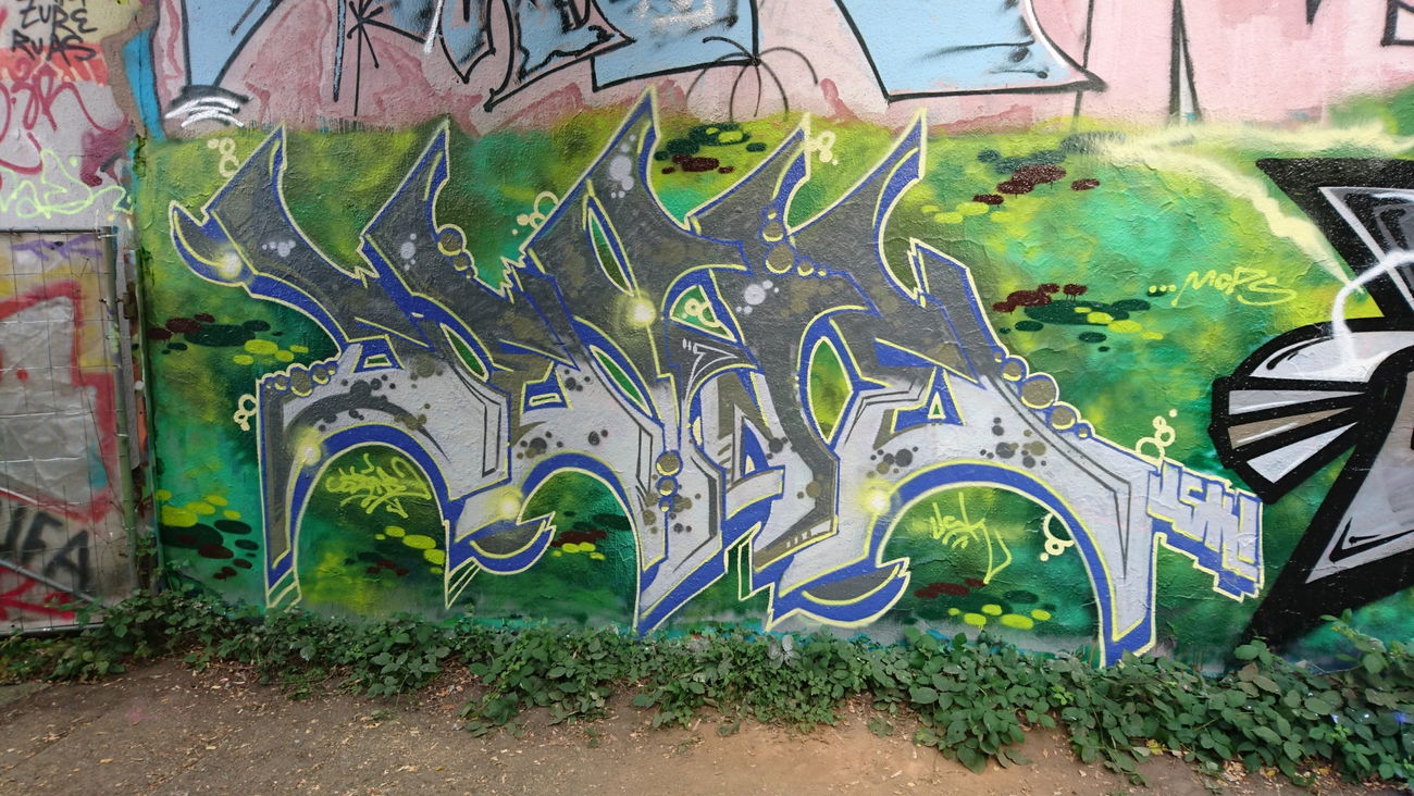 Graffiti Wall in Dresden - Photo by cheesy - Seine