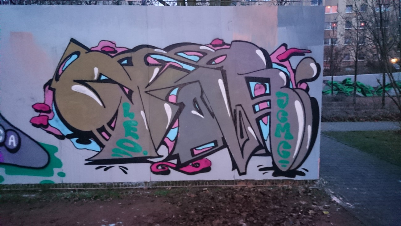 Graffiti Wall in Dresden - Photo by cheesy - Dkor