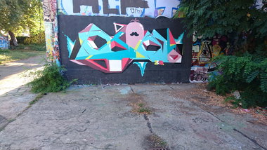 Graffiti Wall - Photo by cheesy - Ohd