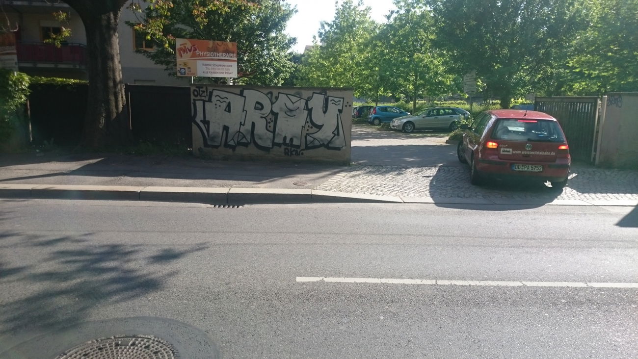 Graffiti Bombing in Dresden - Photo by cheesy - army