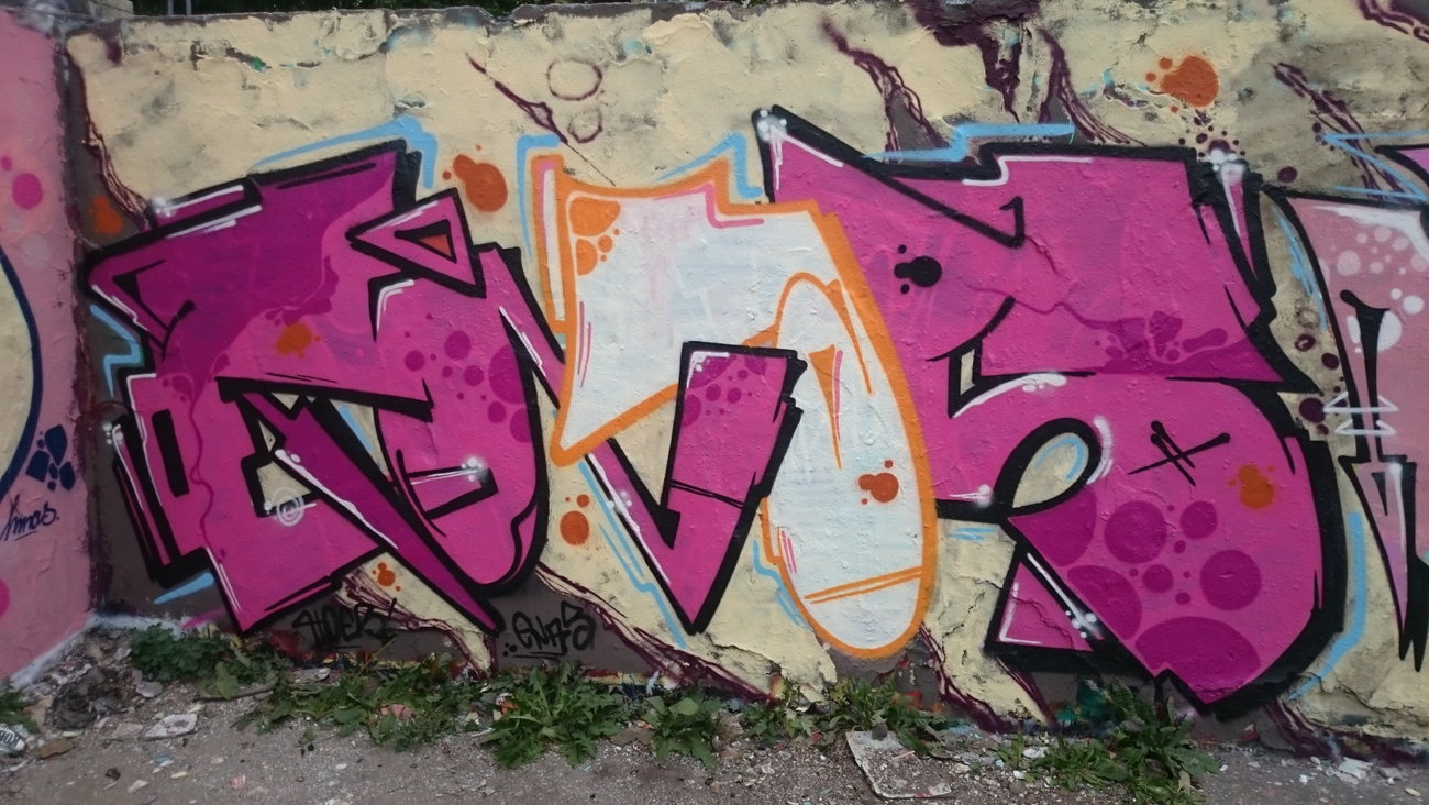 Graffiti Wall in Dresden - Photo by cheesy - Enas