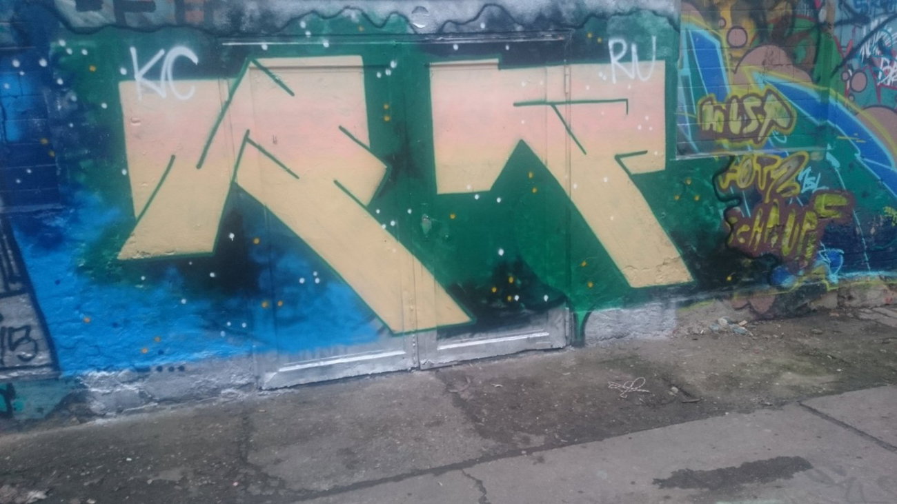 Graffiti Wall in Dresden - Photo by cheesy - meca, kcru