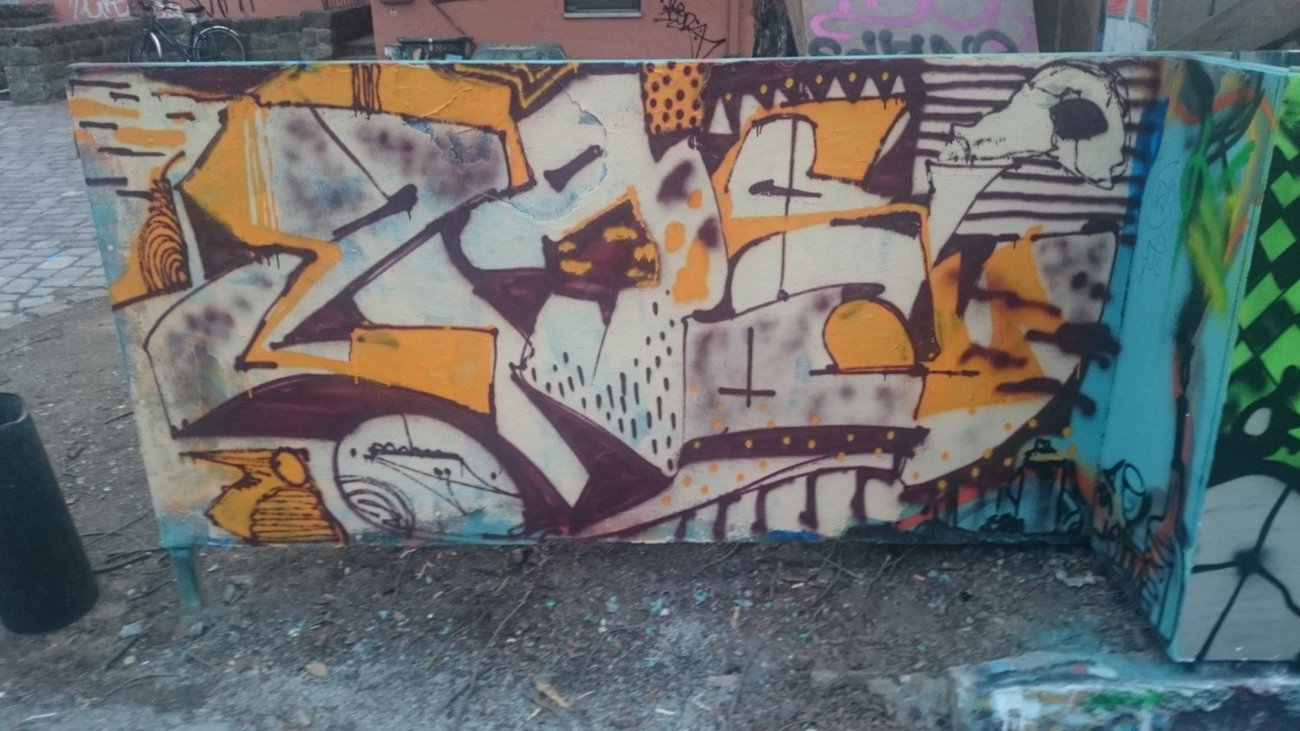 Graffiti Wall in Dresden - Photo by cheesy - zasu