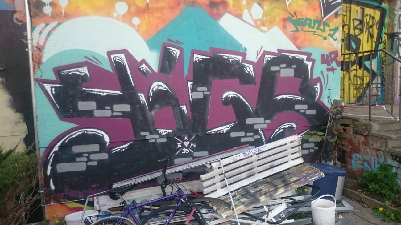 Graffiti Wall in Dresden - Photo by cheesy - yogs