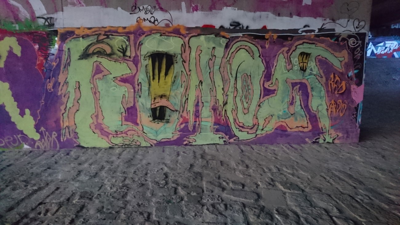 Graffiti Wall in Dresden - Photo by cheesy - Rotor