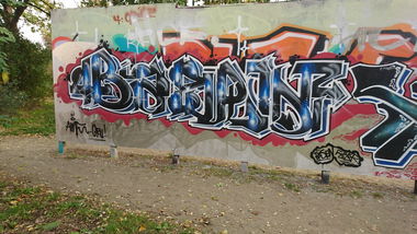 Graffiti Wall in Dresden - Photo by cheesy - Bäsen