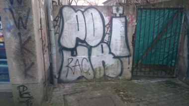 Graffiti Bombing in Dresden - Photo by cheesy - pour