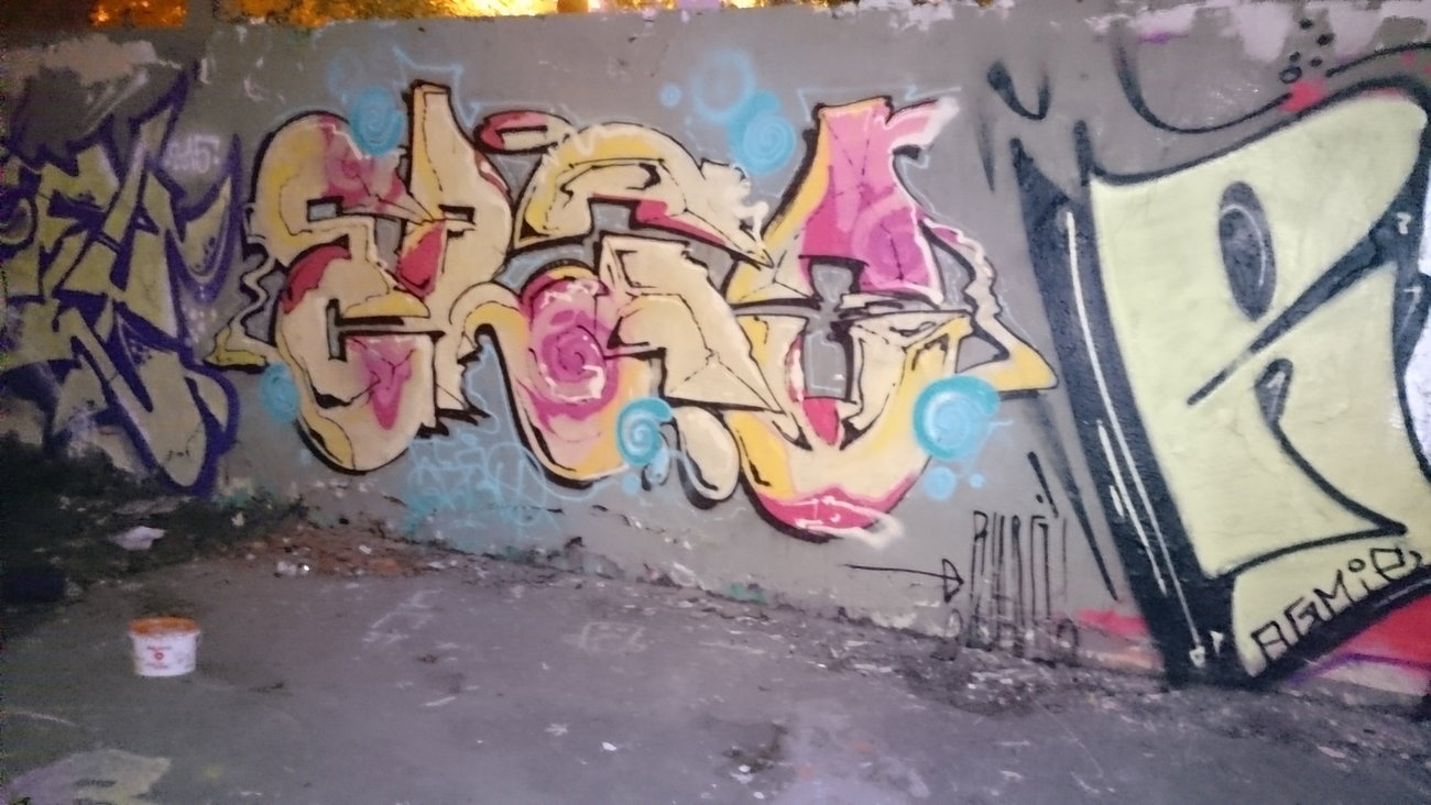 Graffiti Wall in Dresden - Photo by cheesy - Ergo