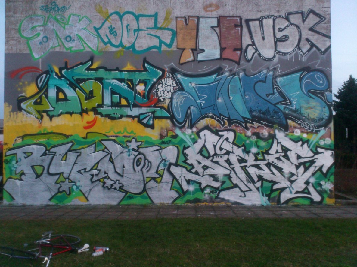 Graffiti Wall in Dresden - Photo by cheesy - buenos, aires, doe