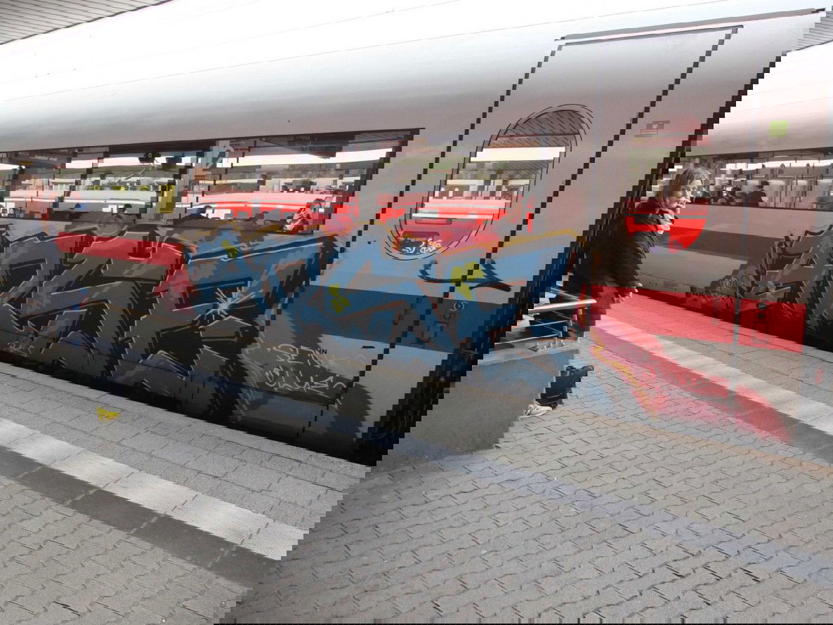 Graffiti Train - Photo by chef - arse