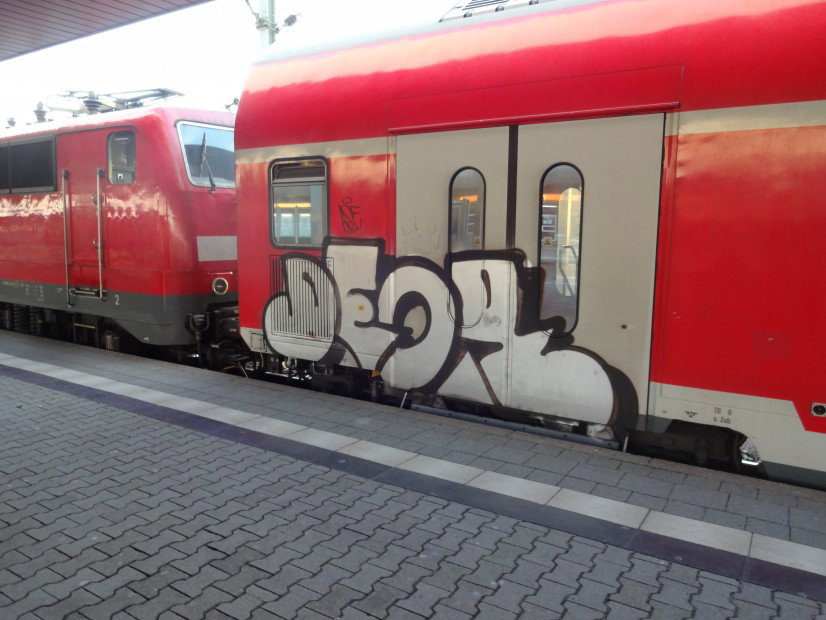 Graffiti Train - Photo by chef - deor