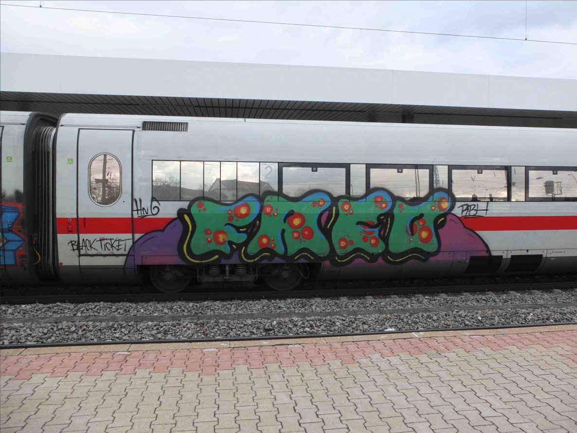 Graffiti Train - Photo by chef - faco, hng