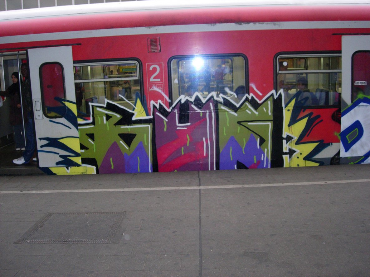 Graffiti Train - Photo by chef - bug