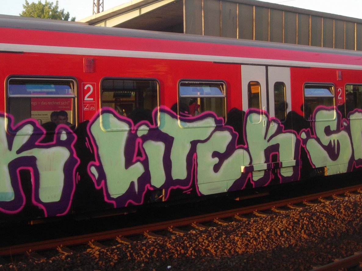 Graffiti Train - Photo by chef - litek