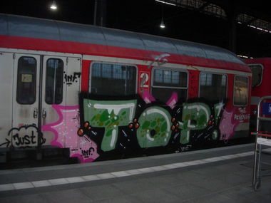 Graffiti Train - Photo by chef - top