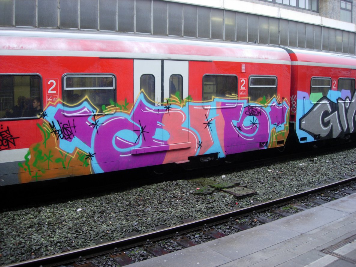 Graffiti Train - Photo by chef - bh