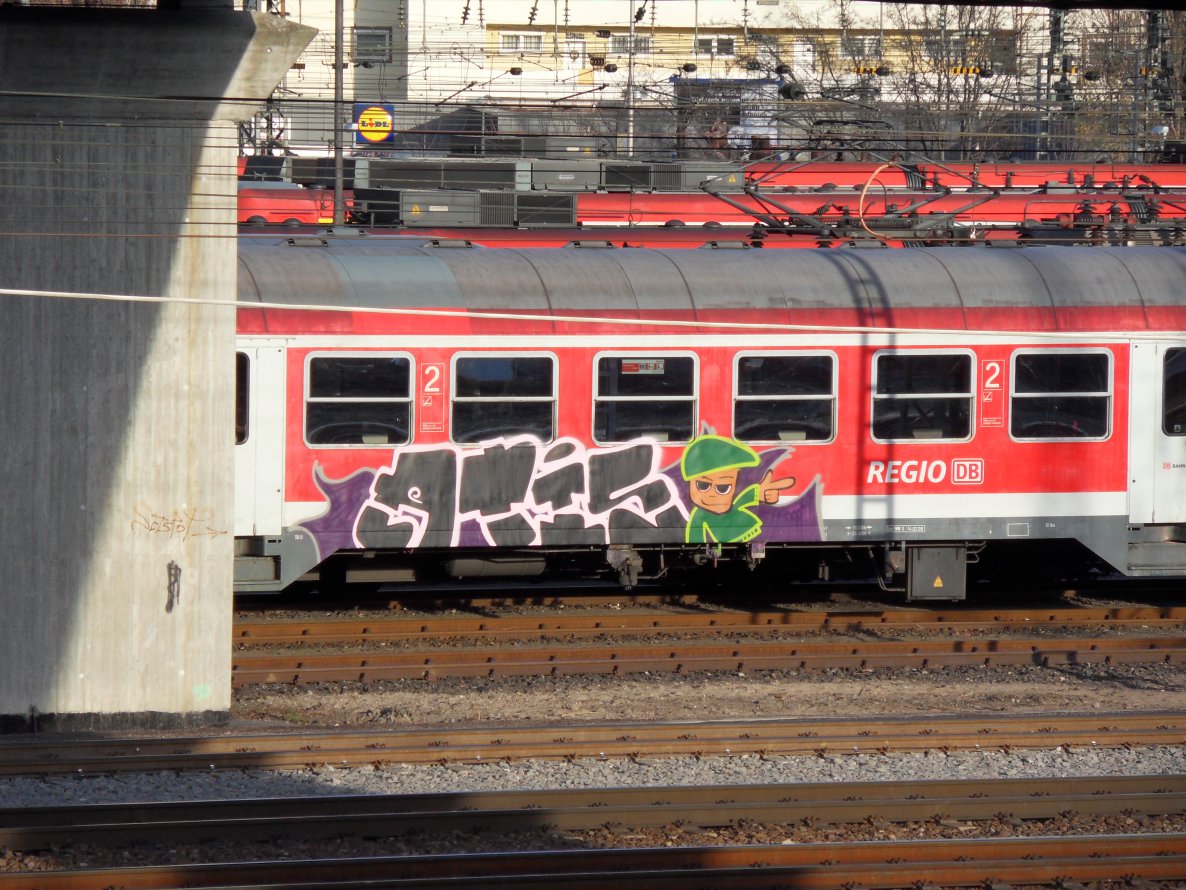 Graffiti Train - Photo by chef - atis