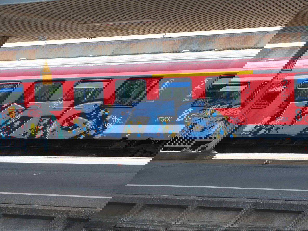 Graffiti Train - Photo by chef - vtg