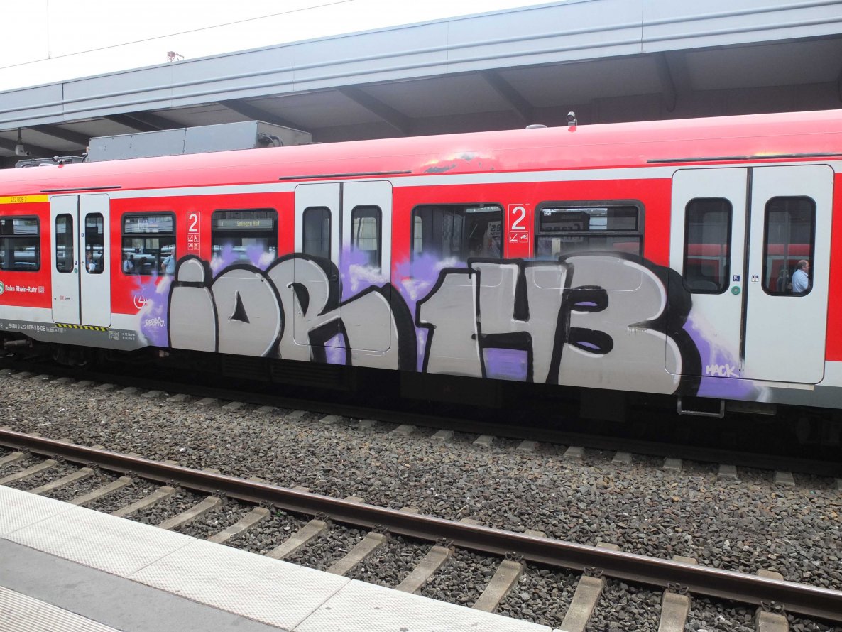 Graffiti Train - Photo by chef - ior, 143