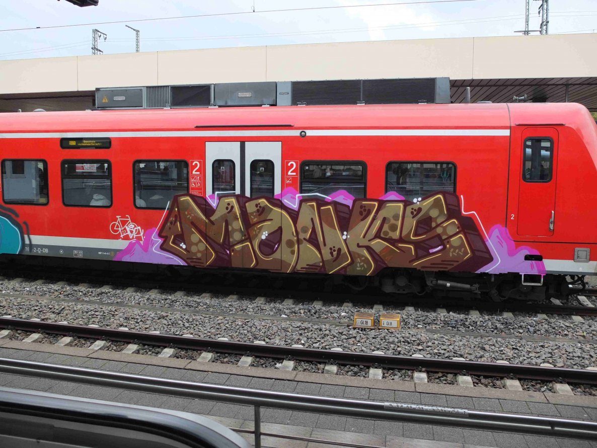Graffiti Train - Photo by chef - manks
