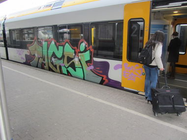 Graffiti Train - Photo by chek - tagsi