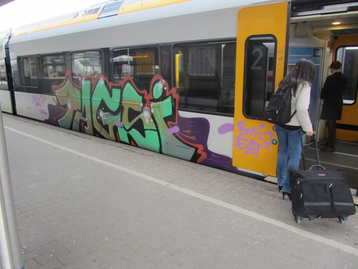 Graffiti Train - Photo by chek - tagsi