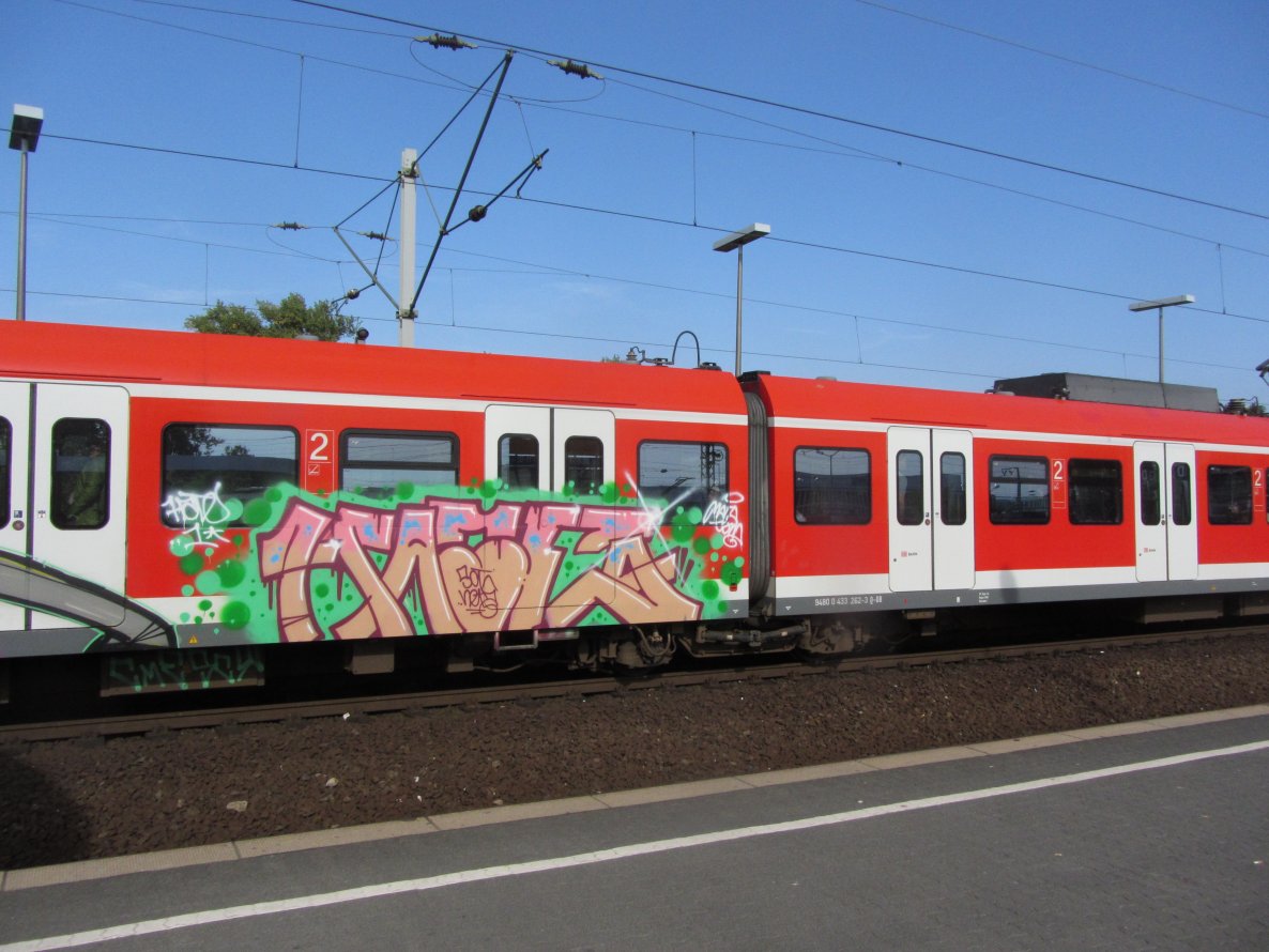 Graffiti Train - Photo by chek - hate