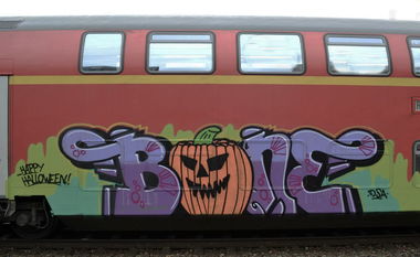 Graffiti Train - Photo by chek - bone