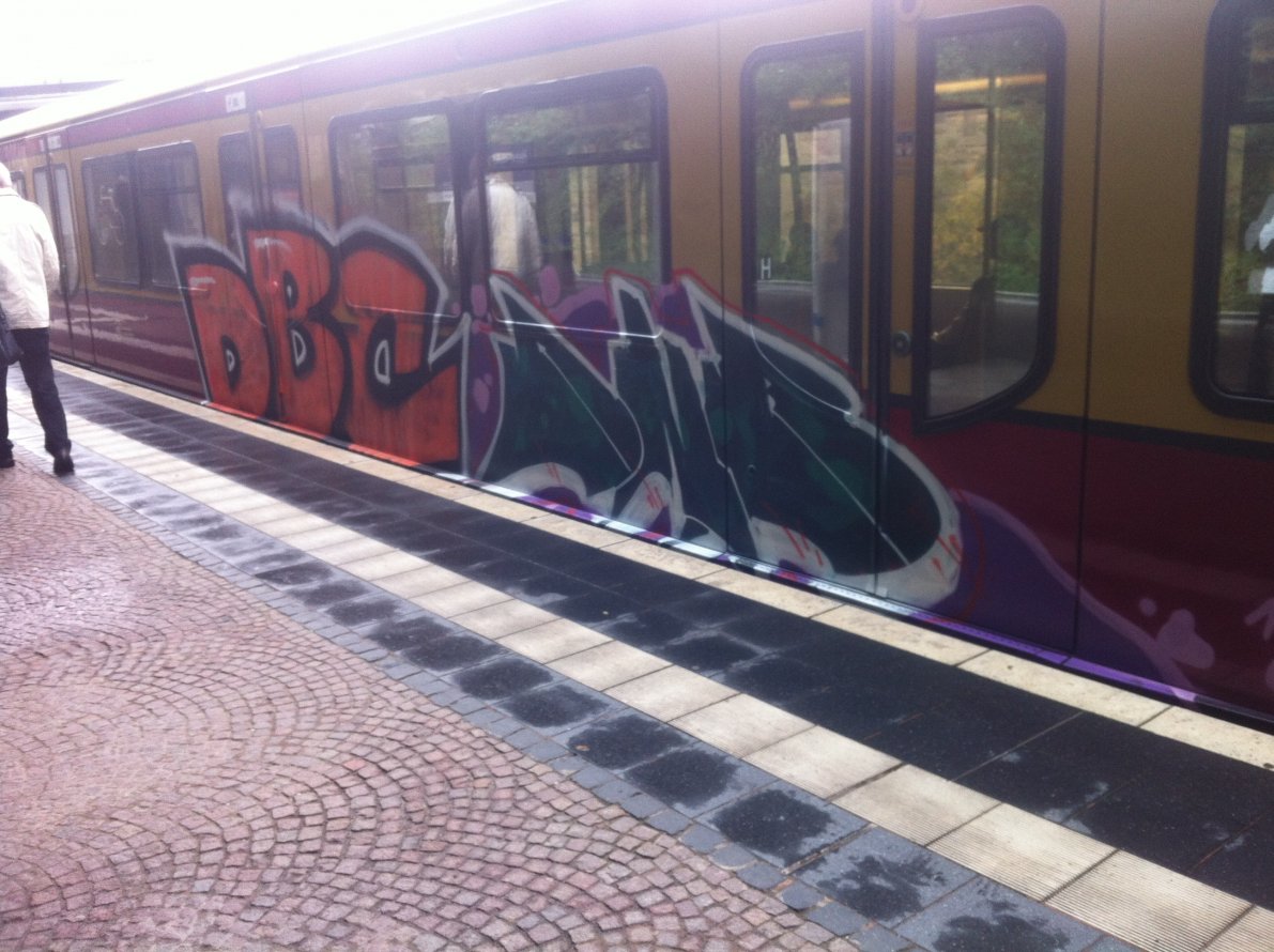 Graffiti Train in Berlin - Photo by chewbacca - DBC, DNB (2013)