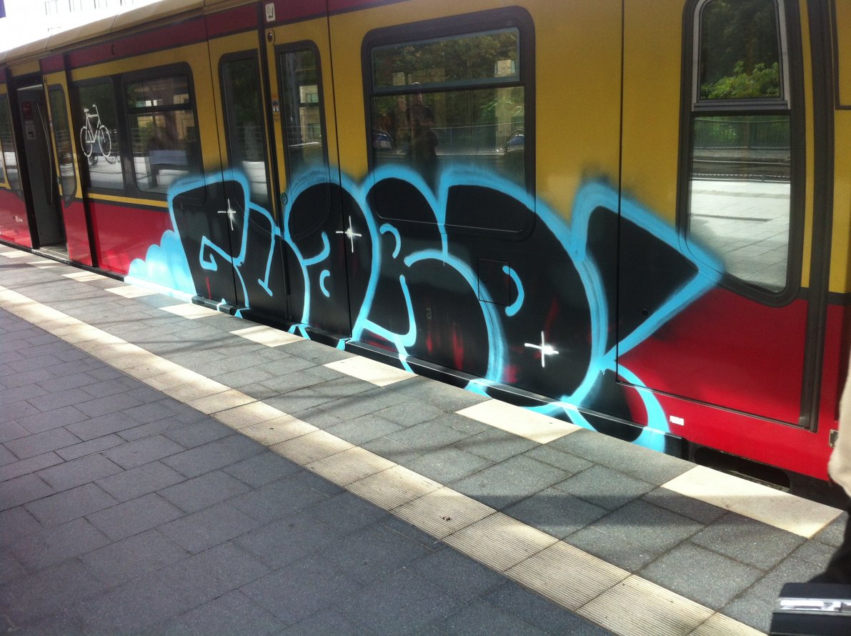 Graffiti Train - Photo by chewbacca - Guard (2013)