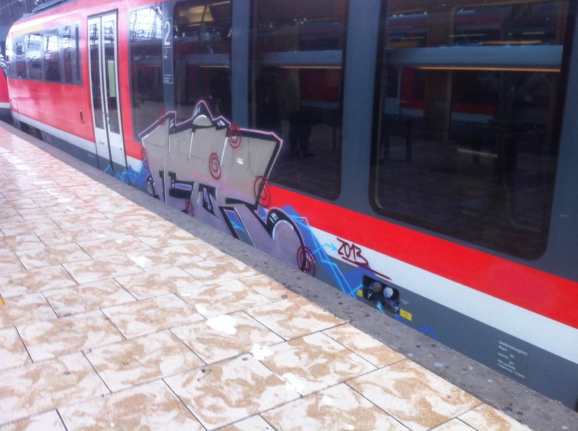 Graffiti Train in Frankfurt - Photo by chewbacca (2013)