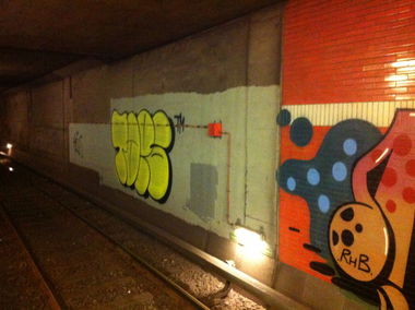 Graffiti Bombing in Berlin - Photo by chewbacca - Taps, Moar, Hells (2013)
