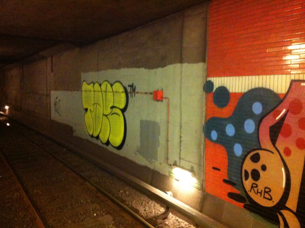 Graffiti Bombing in Berlin - Photo by chewbacca - Taps, Moar, Hells (2013)