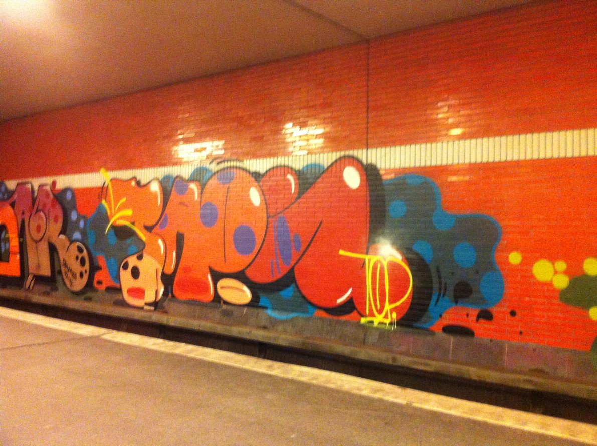 Graffiti Wall in Berlin - Photo by chewbacca - Taps, Hells, Moar (2013)