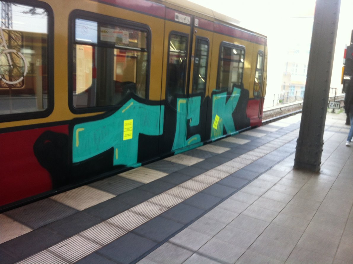 Graffiti Train in Berlin - Photo by chewbacca - Tck (2013)